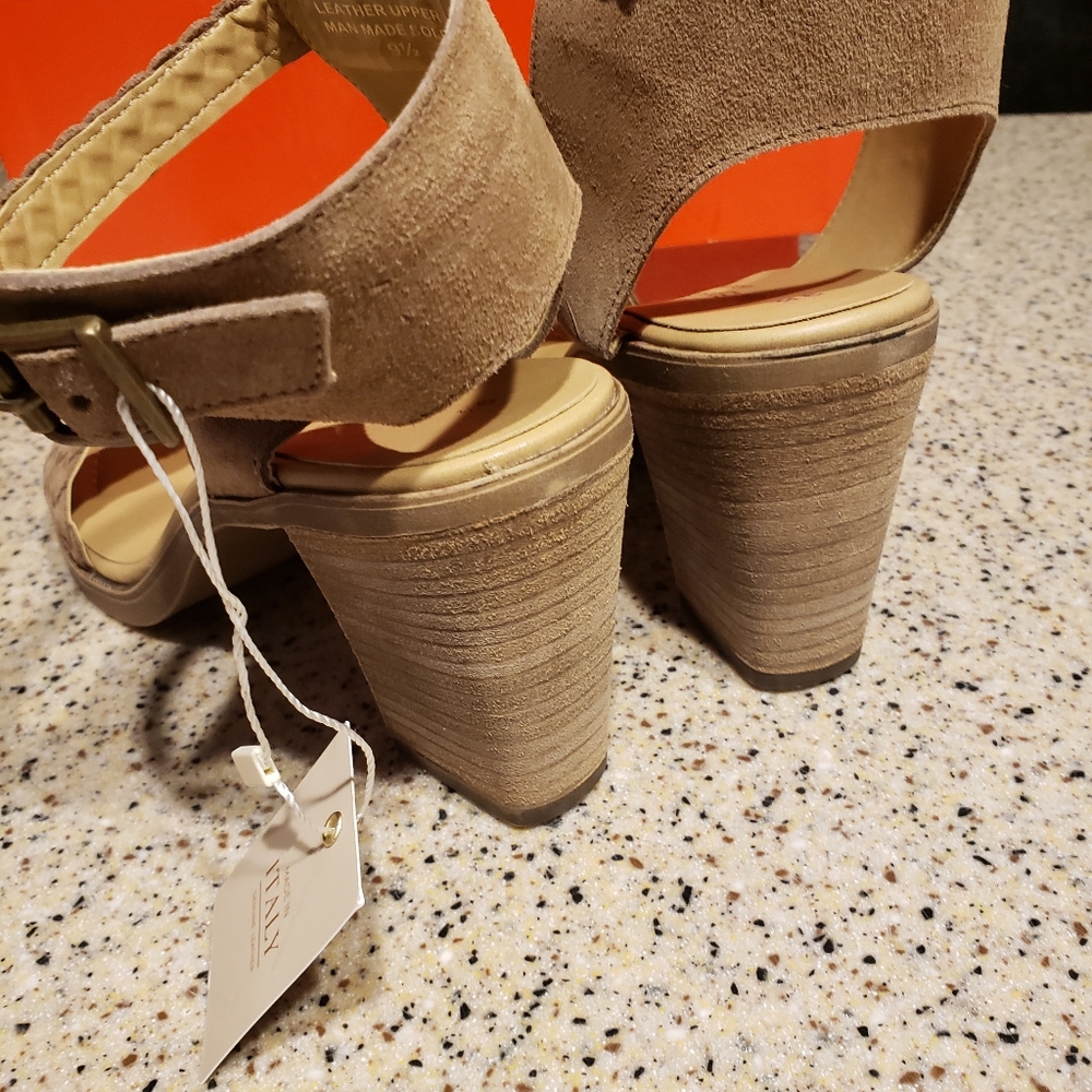 Barbara Barbieri NWT SZ 9.5 Leather Heels - Picture 4 of 4